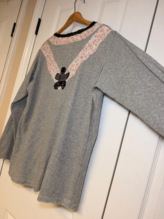 POL Lace Flower Patchwork Bohemian Top Gray Long Sleeve Medium Vintage Vibes - Picture 13 of 15